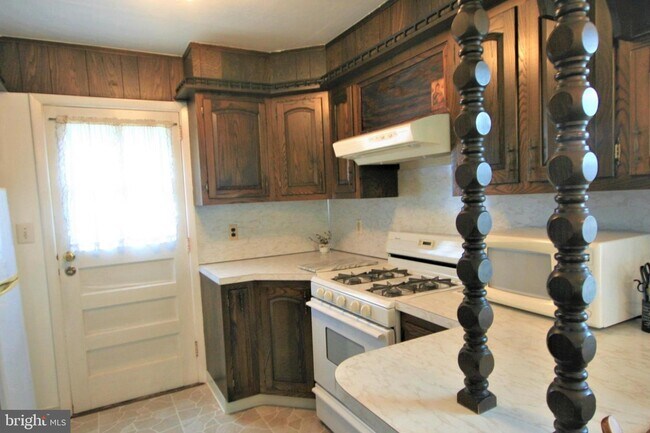 Building Photo - 146 Linden Ln
