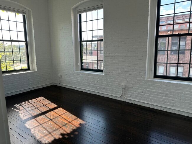 Foto del edificio - 150 Moody St