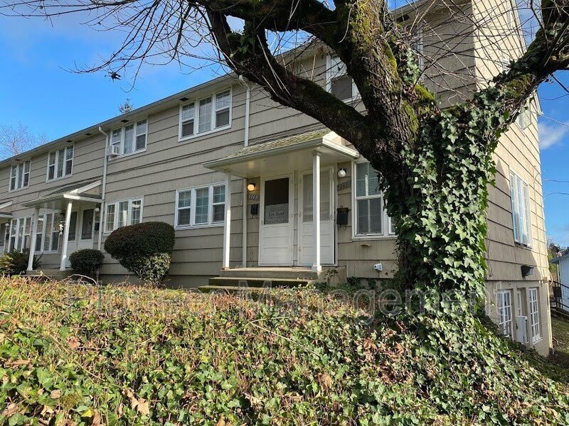 Foto principal - 1148 NE Freemont Ave