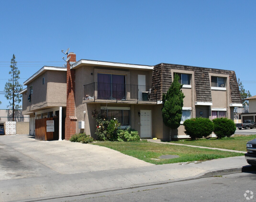 Building Photo - 17441 Dairyview Cir