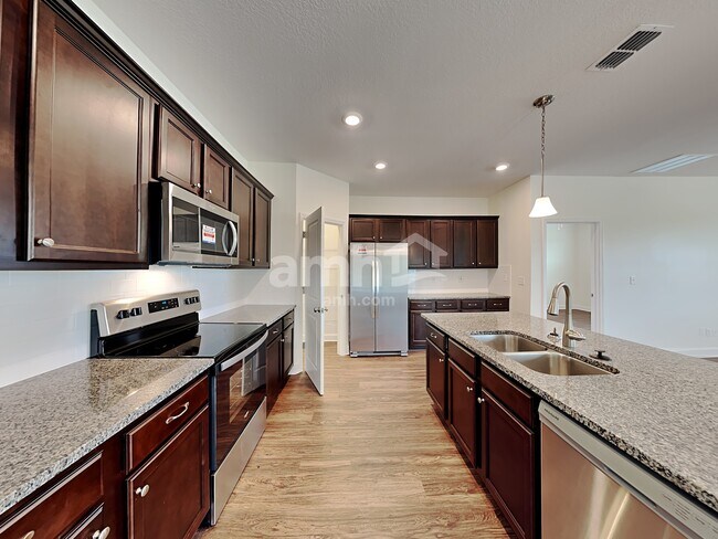 Foto del edificio - 5933 Hampton Creek Rd