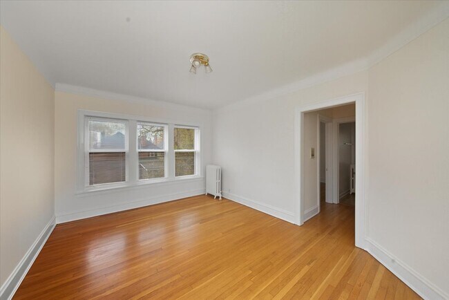 Foto del edificio - 735.5 Hinman Ave