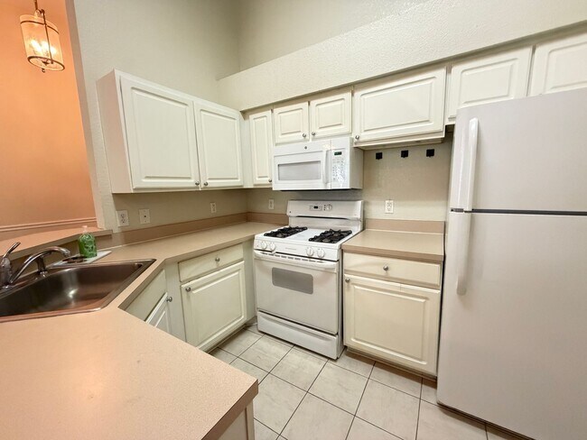 Foto del edificio - Top-Floor Condo in Grand Reserve at Windor Parke