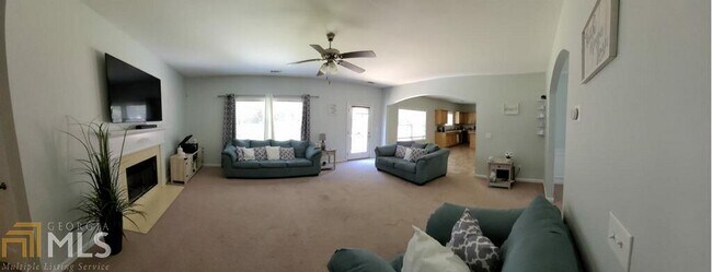 Building Photo - 323 Cog Hill Dr