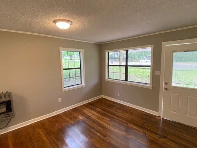 Foto del edificio - Renovated 2 Bedroom 1 Bath Home for Rent!