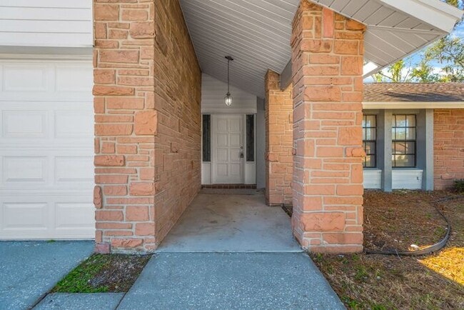 Foto del edificio - 3Br 2BA Home in Brandon, FL - New Paint and Carpet