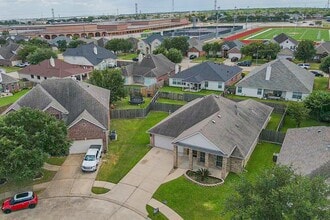 Building Photo - 21011 Narrow Gate Dr