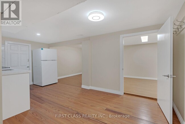 Building Photo - 4061 Dufferin St