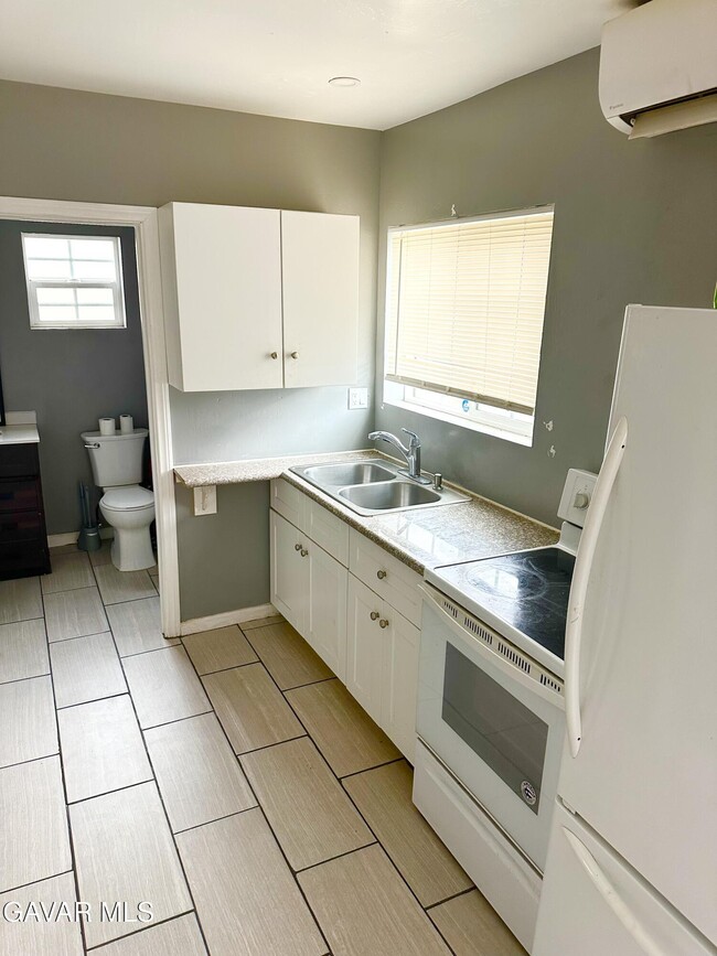 Building Photo - 45517 Corkwood Ave