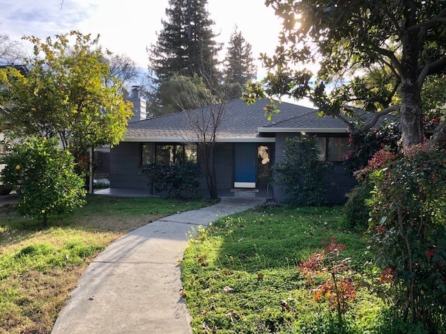 Primary Photo - 1307 University Dr