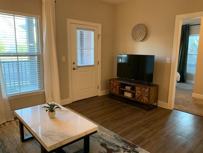 Building Photo - 855 Chillingham Dr