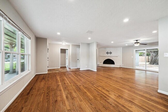 Foto del edificio - 3306 Longfield Cir