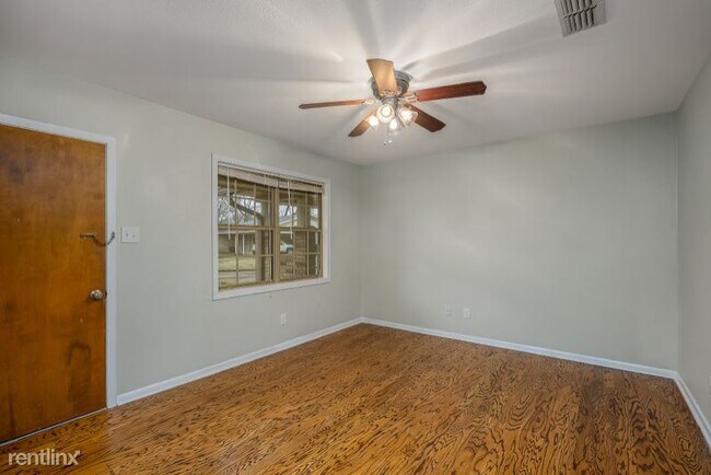 Building Photo - 3 br, 2 bath House - 1801 Mars Drive