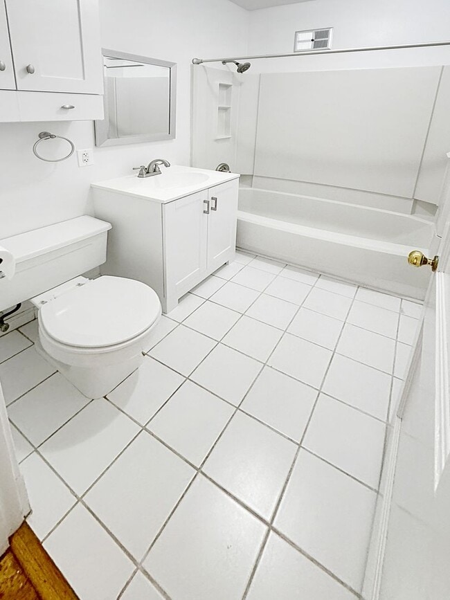 Photo - Charming 2-Bedroom in Fan District House