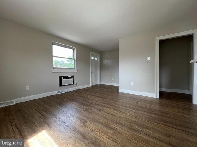 Foto del edificio - 550 N Line St