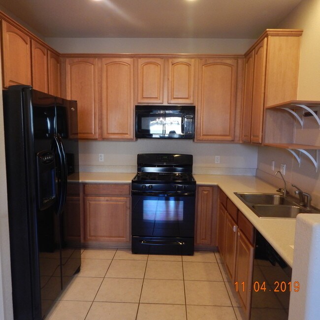 Building Photo - 419 W Paseo Celestial