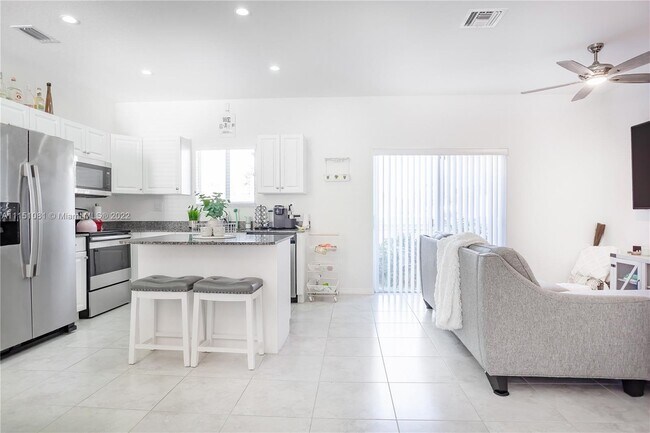 Foto del edificio - 5440 SW 13th St