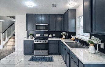 Building Photo - 2206 Laurel Oak Dr