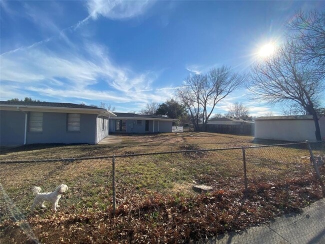 Foto del edificio - 1633 Blackhawk Ln