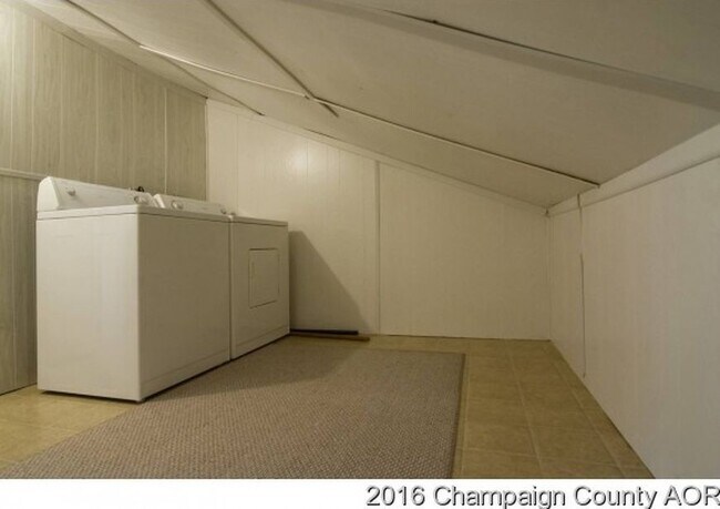 Foto del edificio - 2bed/1.5bath Condo near Robeson Elementary