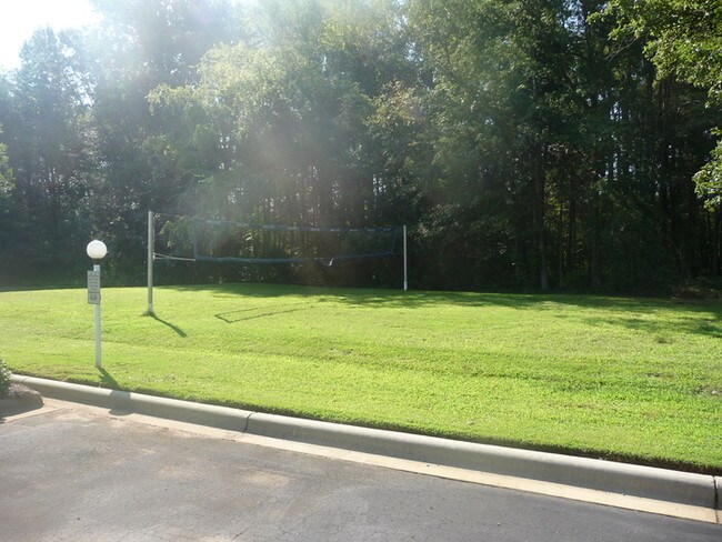 Foto del edificio - The Pines 1br 1ba, $675.00 FIRST FLOOR!