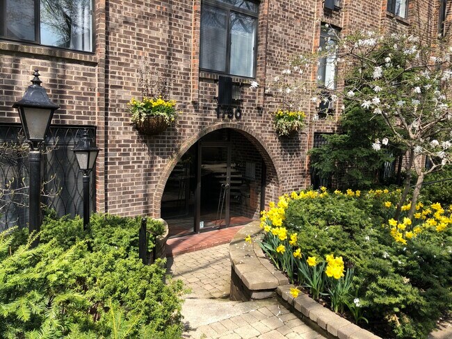 Foto del edificio - 1750 N Mohawk St