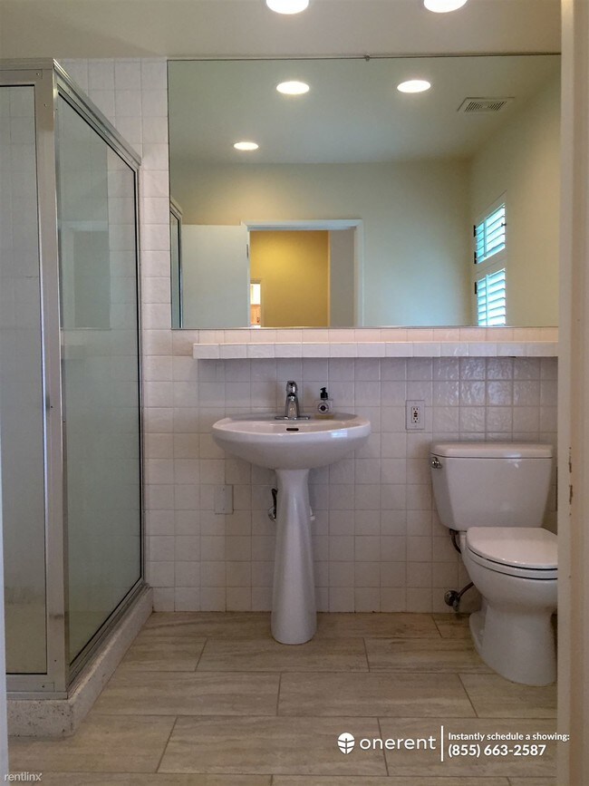 Building Photo - 4 br, 2.5 bath House - 8445 NE 9th St
