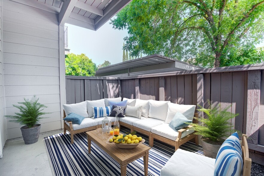 The Edge at Lakewood