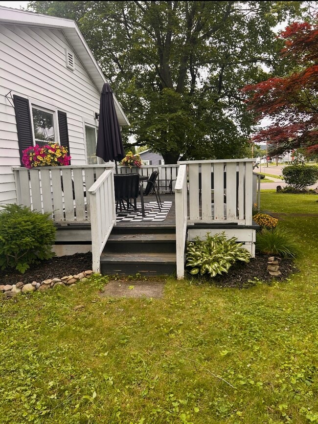 Building Photo - 301 Marshall St