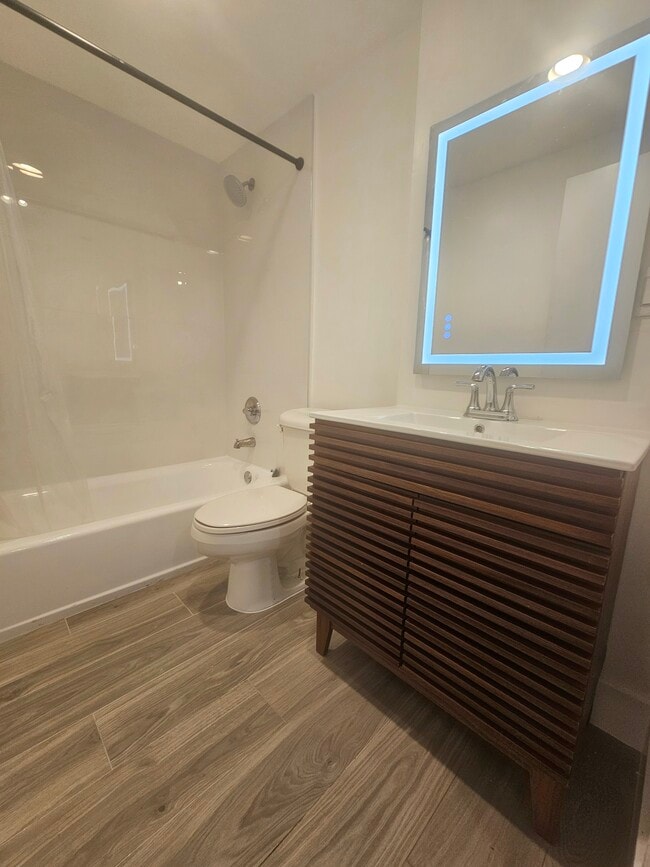 Foto del edificio - 7501 E Treasure Dr
