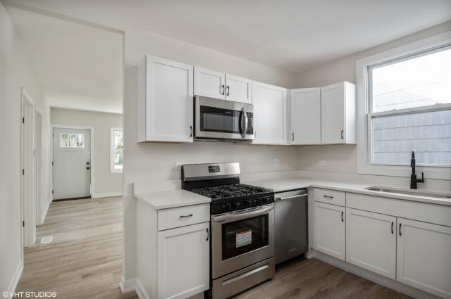 Building Photo - 3 bedroom in Chicago IL 60630