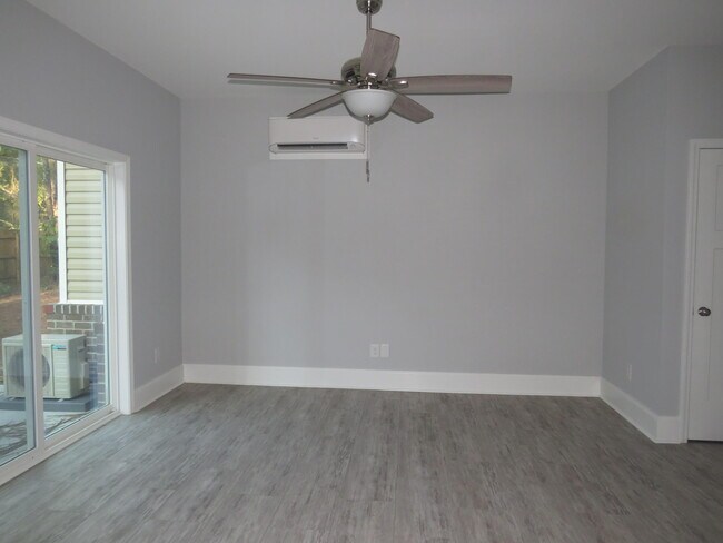 Building Photo - 402 Dylan Dr