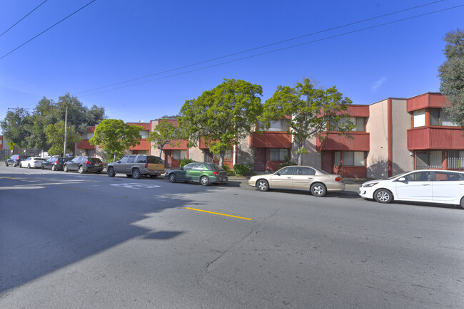 Foto del edificio - Freedom West Homes