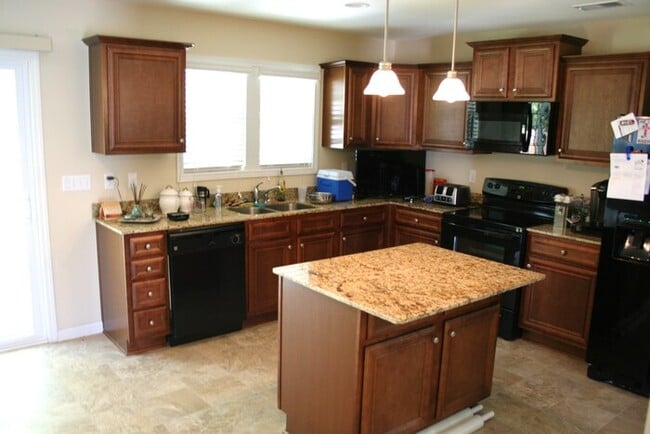 Foto del edificio - 4 bedroom cul de sac lot