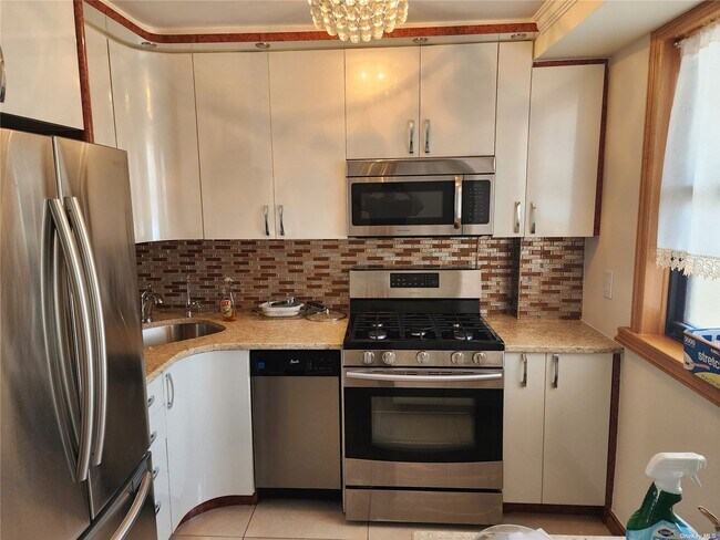 Building Photo - 61-35 98th St