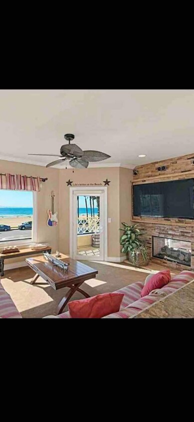 Sala de estar - 900 Pacific Coast Hwy