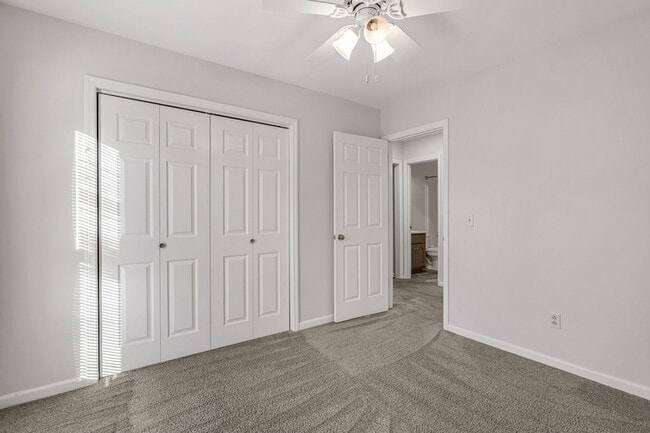 Building Photo - 127 Hollington Dr NE