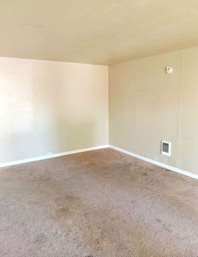 Foto del edificio - Charming 2-bedroom unit in fourplex
