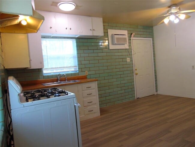 Foto del edificio - 1701 E 38th St