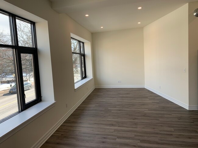 Building Photo - 2912 Delaware Ave