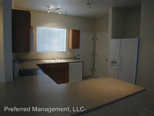 Building Photo - 1801 Meadow Dr
