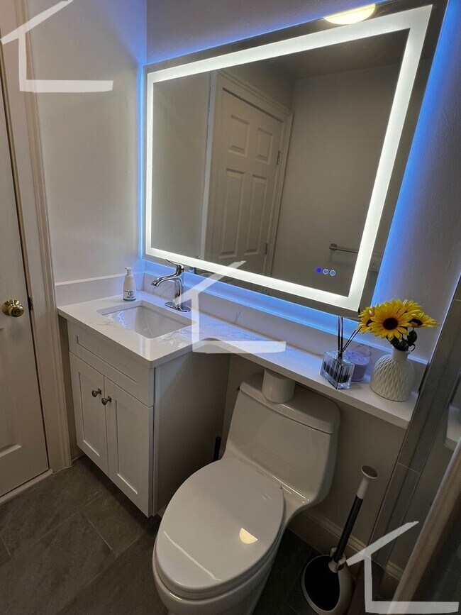 Building Photo - 3 Bed 1 Bath close to BU available Now