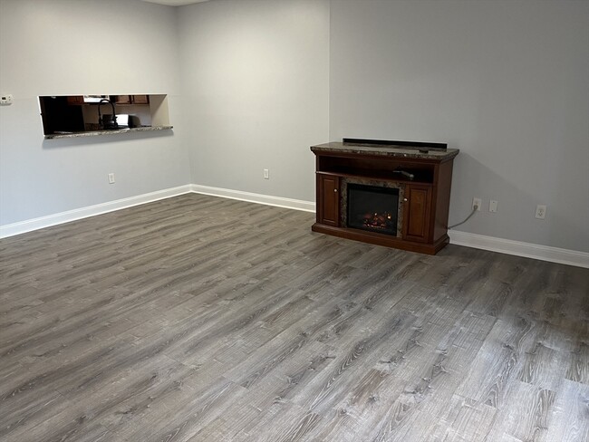 Building Photo - 37 Highwood Dr