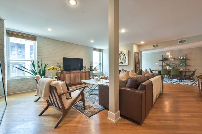 Foto del edificio - 636 W Webster Ave