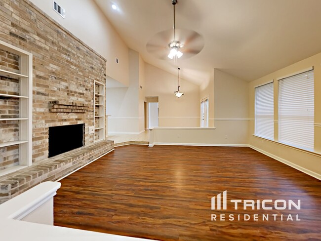 Building Photo - 13822 Cantwell Dr