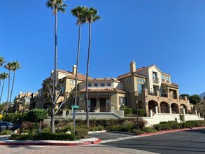 Building Photo - 52 Vía Pamplona