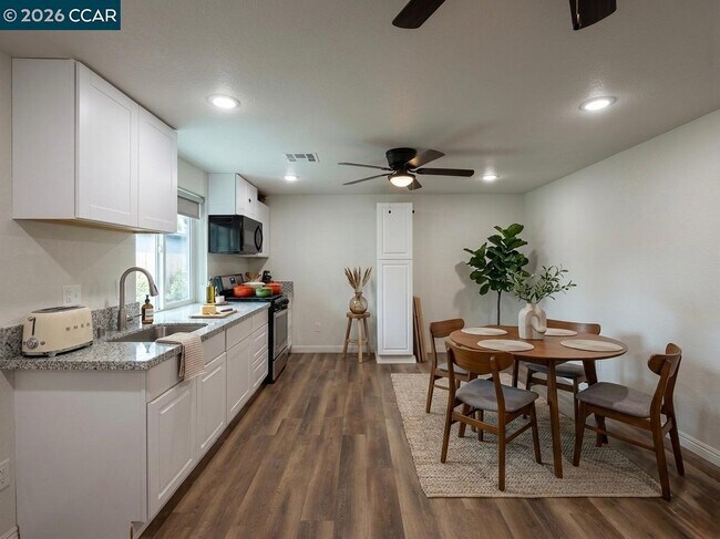 Foto del edificio - 3232 Sanguinetti Ln
