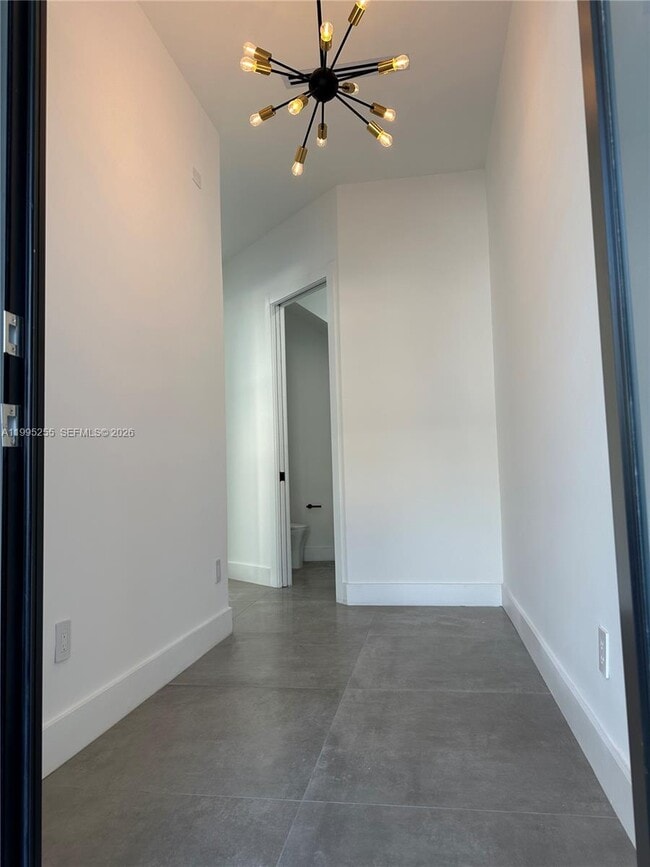 Building Photo - 4631 SW 32nd Ave