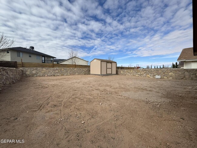 Building Photo - 2275 Tierra Humeda Dr