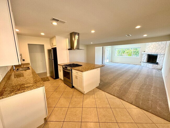 Building Photo - Great 3B/2BA House in Oceanside!
